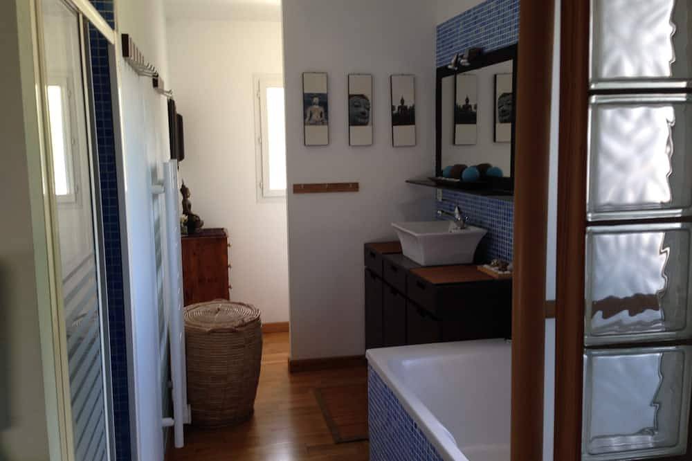 Blick über das Dorf von Castellet in La Cadière-d'Azur, Toulon Region