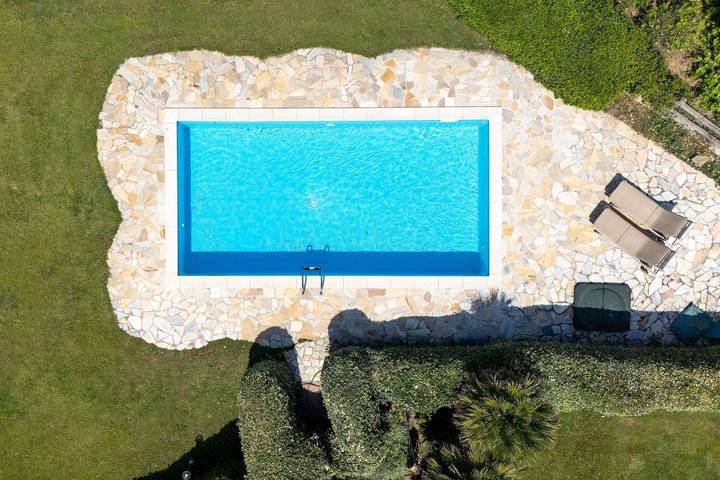 Villa 'Glory Piscina Privata' con Vista Montagna, Wi-Fi e Aria Condizionata in Punta De Su Turrione, Stintino