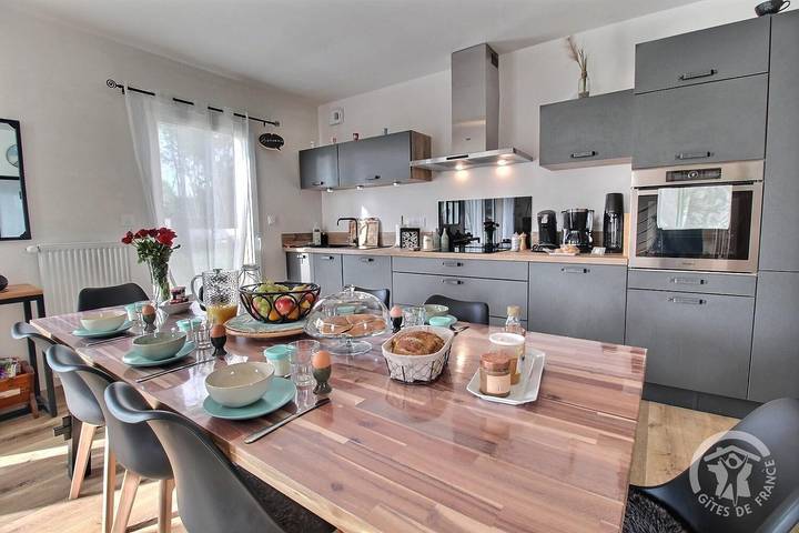 Gîte pour 6 personnes, avec terrasse ainsi que sauna et jardin, animaux acceptés à Plestin-les-Grèves - 2