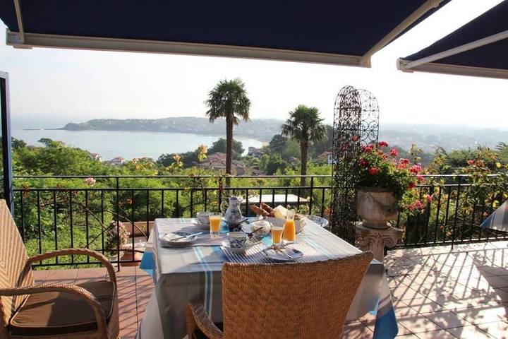 Chambre d’hôte pour 2 personnes, avec vue ainsi que jardin et piscine à Ciboure - 2