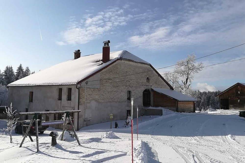 Refuge Sous La Joux - Gîte La Pourvoirie in Les Moussières, Parc naturel régional du Haut-Jura