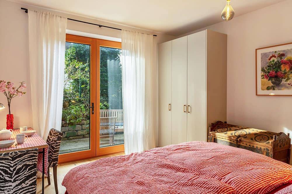 Entire apartment, Studio Apartment \"Escape To The Lake\" with Private Terrace & Wi-Fi in Inning am Ammersee, Ammersee