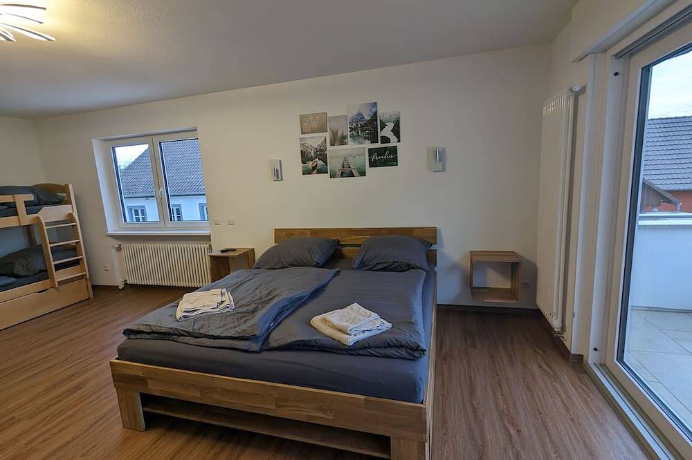 Ganze Wohnung, Ferienwohnung 2.0g- 70 qm - mit Balkon - Dirket am Bahnhof in Europa-Park, Ringsheim