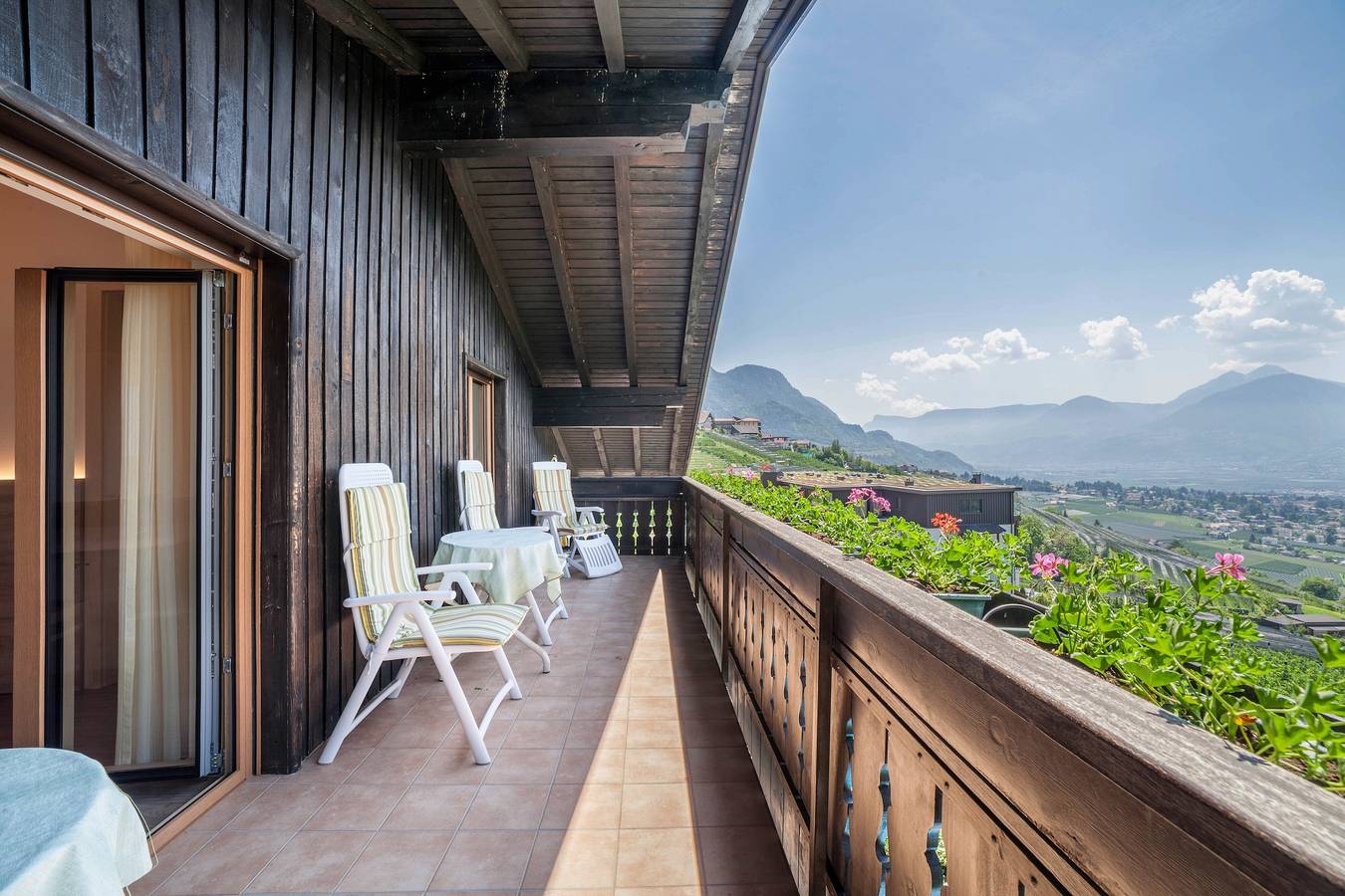 Ganze Wohnung, Ferienwohnung "Gartenheim Elisabeth" mit Bergblick, Gemeinschaftspool & Wlan in Schenna, Sarntaler Alpen