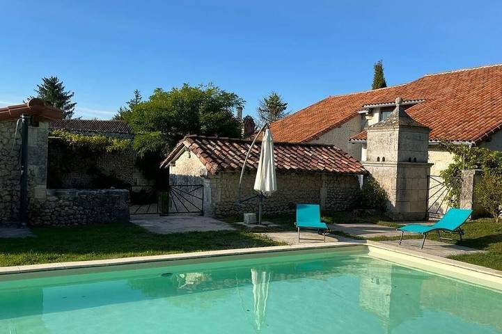 Location de vacances pour 10 personnes à Saint-Paul-Lizonne