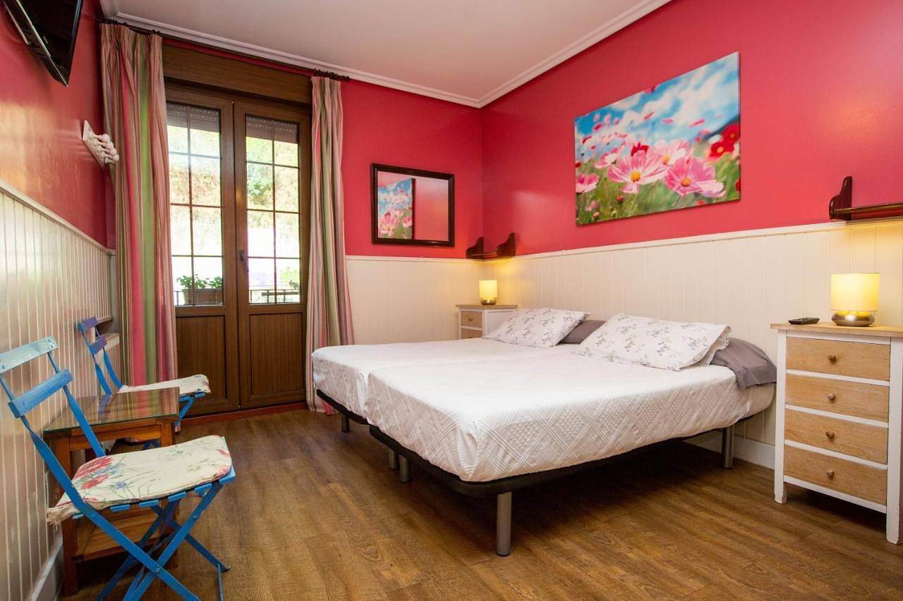Double Room with Shared Bathroom in Kontxa hondartza - Playa de la Concha (San Sebastian), San Sebastian