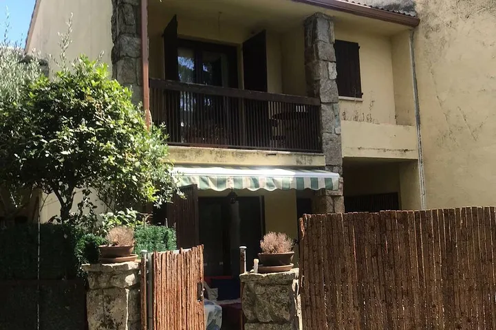 Maison de vacances pour 7 personnes, avec balcon ainsi que jardin et piscine, animaux acceptés - 1