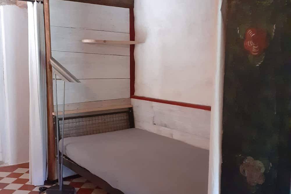 Ganze Wohnung, Ländliches Wohnen in renoviertem Bauernhaus-Eg, Terrasse,  20 min nach Landshut in Geisenhausen, Ostbayern