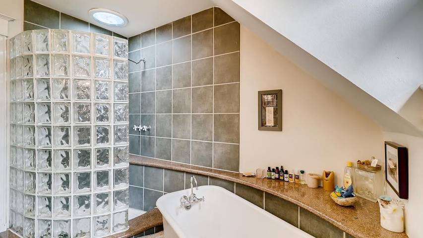 Vacation rental for 6 people, with terrace and yard as well as pool in Boulder