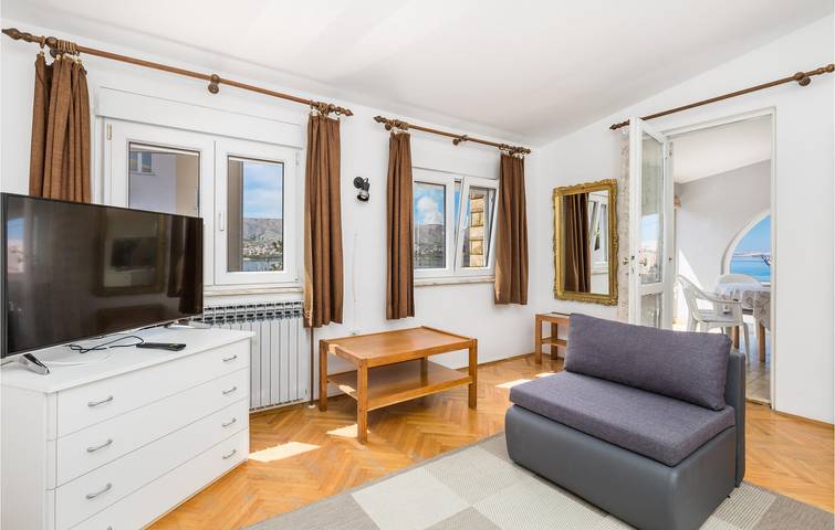 Ganze Ferienwohnung, Gemütliche 1-Zimmer-Wohnung mit Terrasse, WLAN und 1 km Entfernung zum Strand Gradska in Pag Stadt, Pag