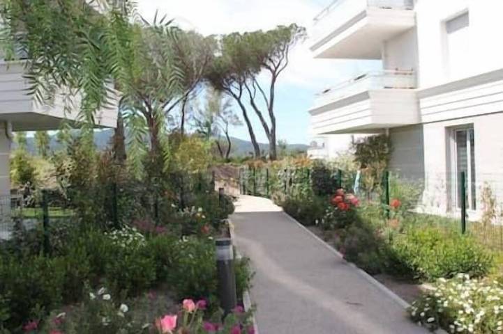 Appartement de vacances pour 4 personnes, avec jardin et piscine à Puget-sur-Argens