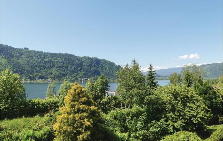 Ganze Ferienwohnung, Gemütliche Ferienwohnung mit Pool, 1 km vom Skigebiet Gerlitzen entfernt in Treffen am Ossiacher See, Gerlitzen
