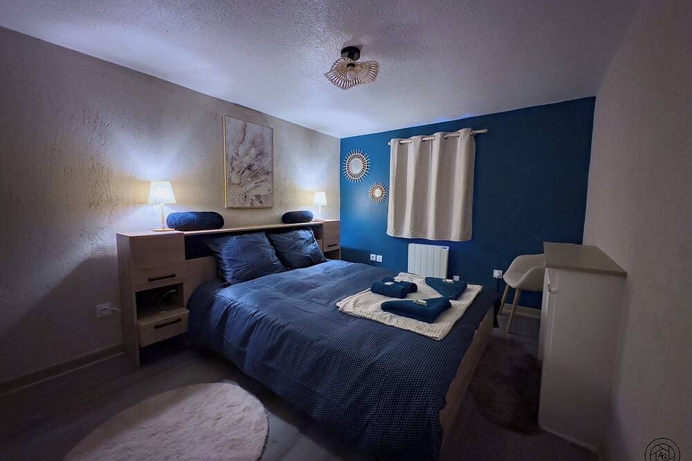 Ganze Wohnung, New furnished apartment with terrace and private parking. in Dole, Jura