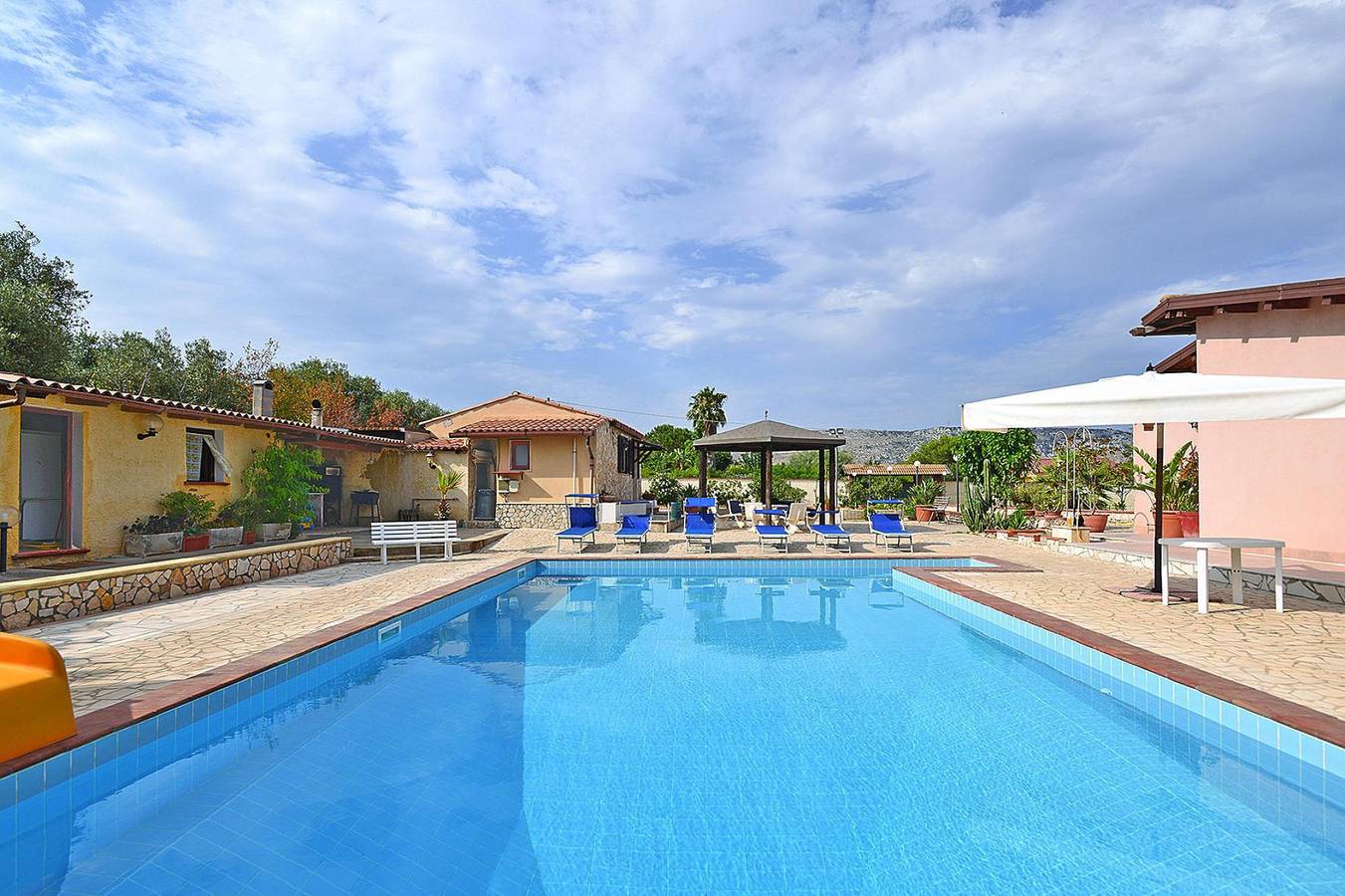 Villa in Sicilia con piscina privata e giardino in Solarino, Siracusa e dintorni