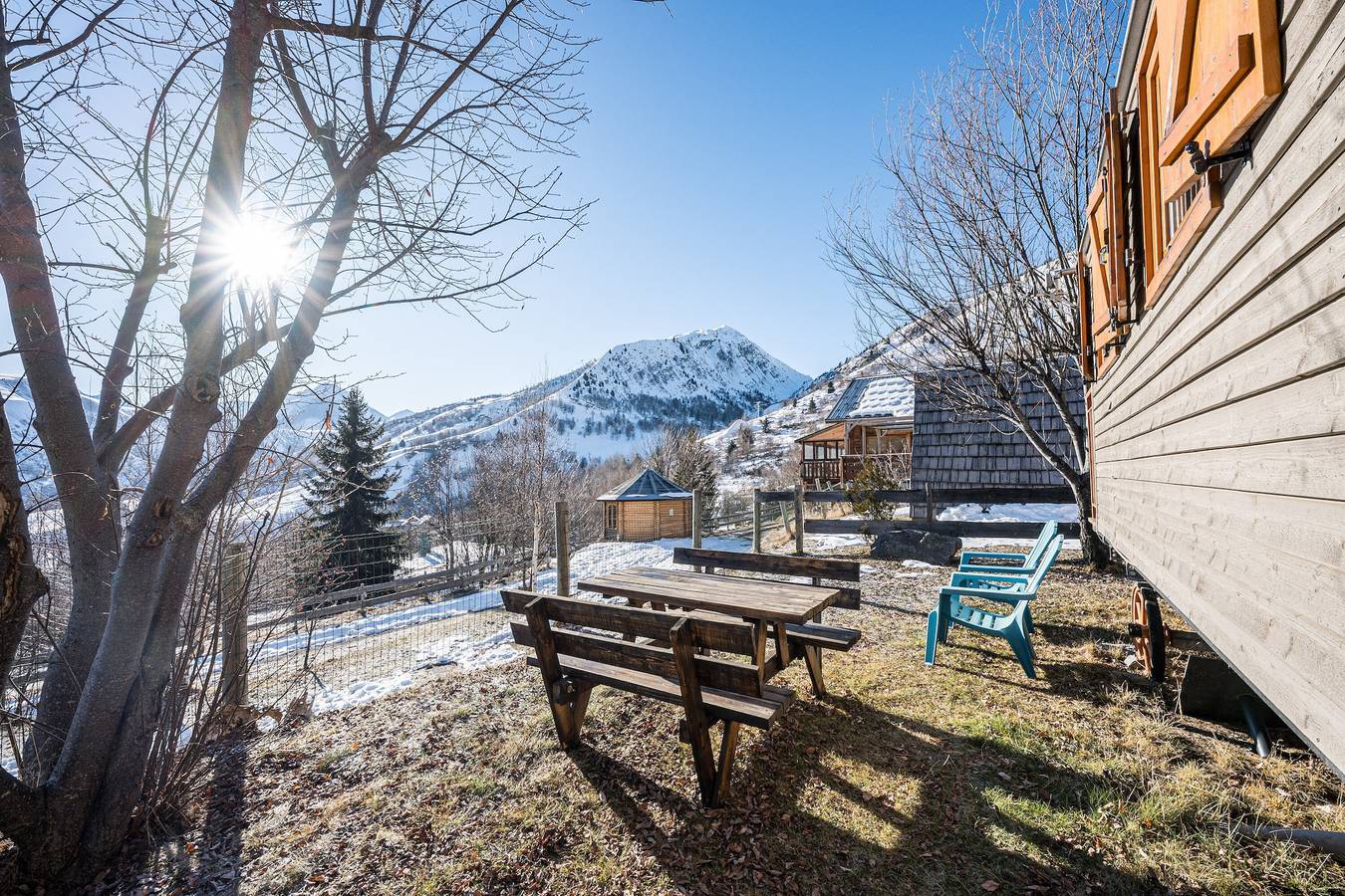 Mobile Home 'Roulotte Chamois' with Mountain View and Shared Terrace in Saint-Sorlin-d'Arves, Saint-Jean-de-Maurienne region