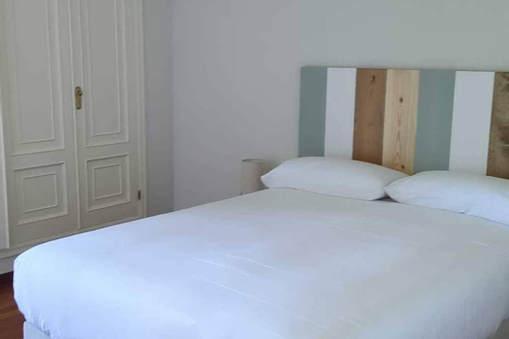 Ganze Wohnung, Habitación Doble en Elegante Mansión con Zonas Comunes y Jardín in Ribadeo, Rías Altas