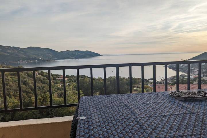 Gîte pour 4 personnes, avec terrasse à Casaglione