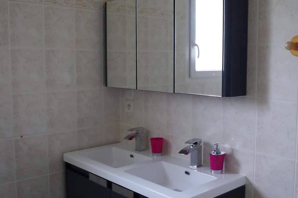 Casa Reciente, lugar encantador, a 500 metros del mar en el corazón del sendero piétonnié in Tréveneuc, Côte de Goëlo