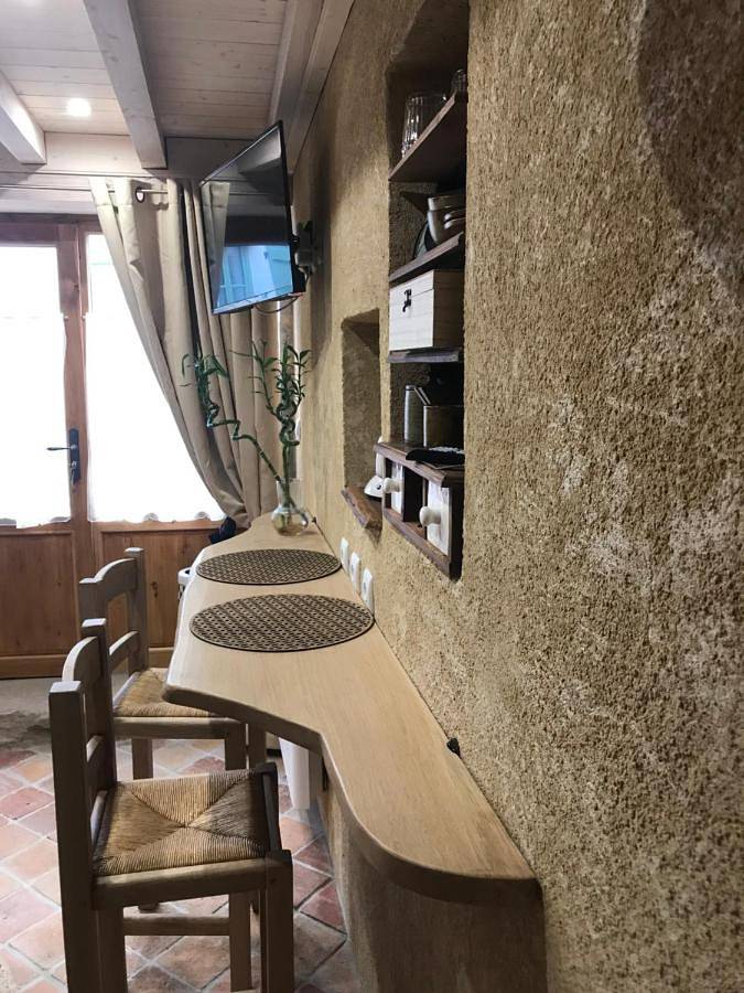 Double Room with Private Bathroom in Cluny, Région de Mâcon