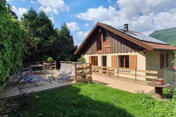 Location de vacances pour 6 personnes, avec jardin et jacuzzi à Aigueblanche