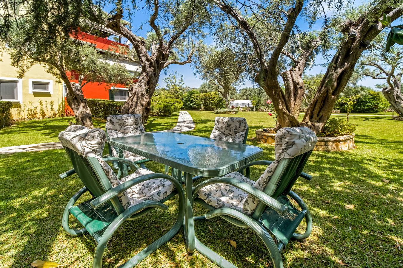 Appartamento intero, Appartamento 'Polys Villa Lefkada 1' con vista sulle montagne, Wi-Fi e aria condizionata in Apolpena, Leucade Città