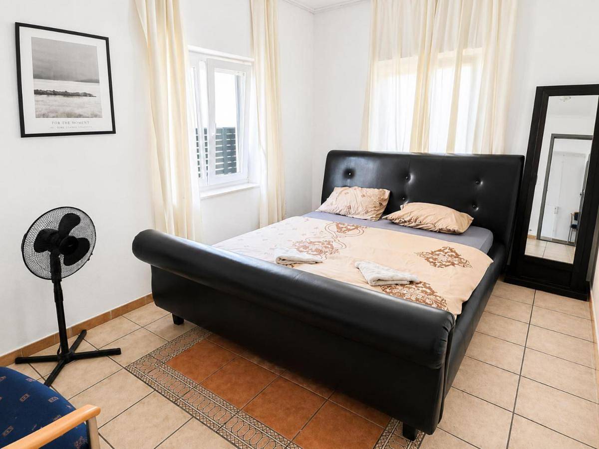 Cozy Private Rooms in Villa with Wifi for Long stay in Floridsdorf, Wien