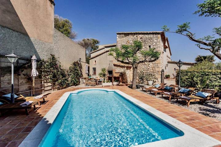 Casa rural para 14 personas, con vistas además de jardín y piscina, Se admiten mascotas en Castellví de la Marca - 2