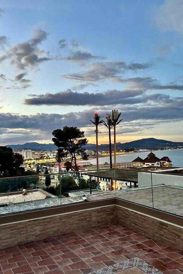 Chalet pour 5 personnes, avec vue ainsi que piscine et terrasse