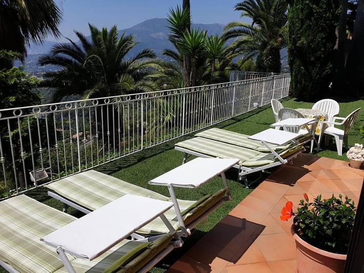 Gîte pour 4 personnes, avec vue et jardin dans Jardin de l'Esquinade