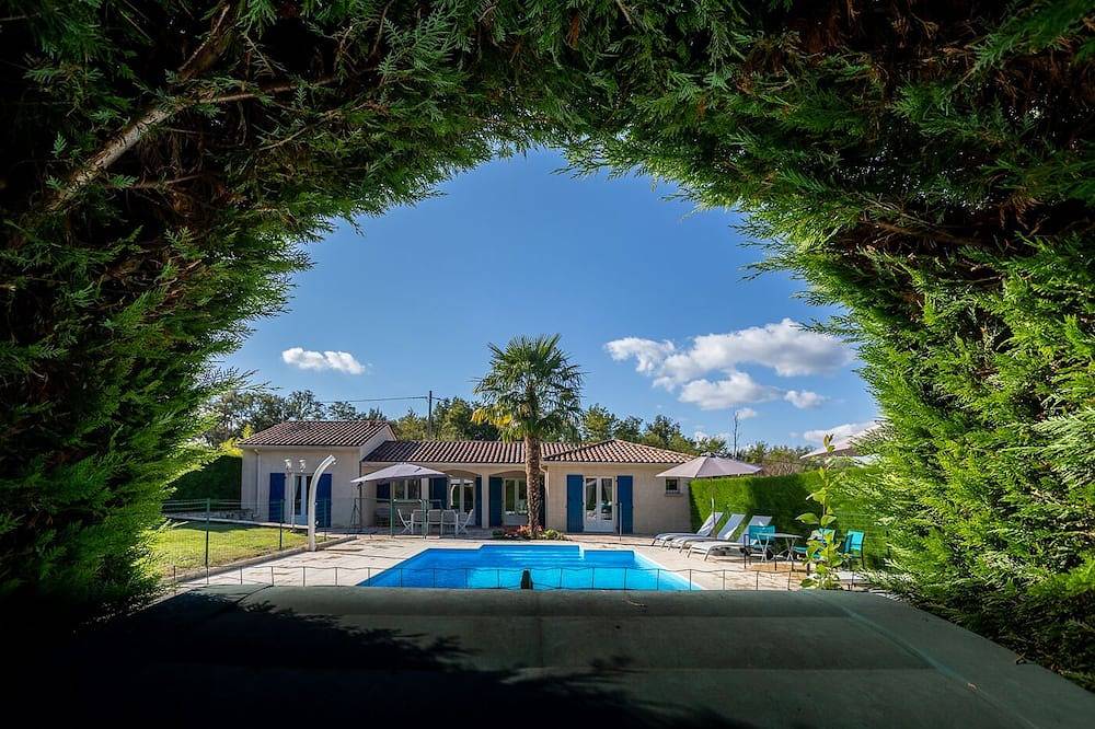 Grauvière is a lovely holiday home in Anglars-Nozac, Quercy