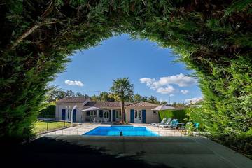 Gîte pour 8 personnes, avec terrasse et jardin à Anglars-Nozac