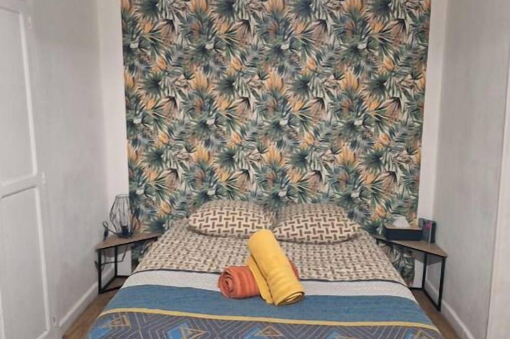 Entire apartment, Charming renovated Medieval village apartment T2, 7km from Menton and its beaches in Gorbio, Nice region