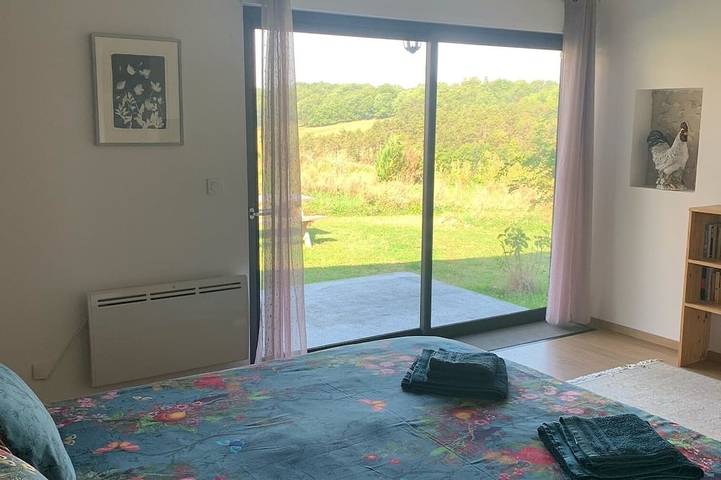 Gîte pour 4 personnes, avec jardin ainsi que piscine et terrasse, animaux acceptés à Juignac - 3