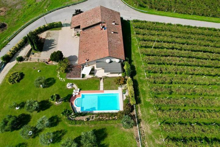 Ferienwohnung für 7 Personen, mit Ausblick und Kinderpool sowie Pool und Garten - 1