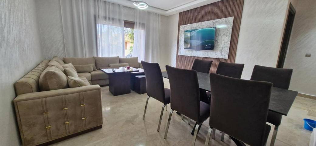 Gîte pour 6 personnes, avec piscine ainsi que terrasse et vue dans Madagh