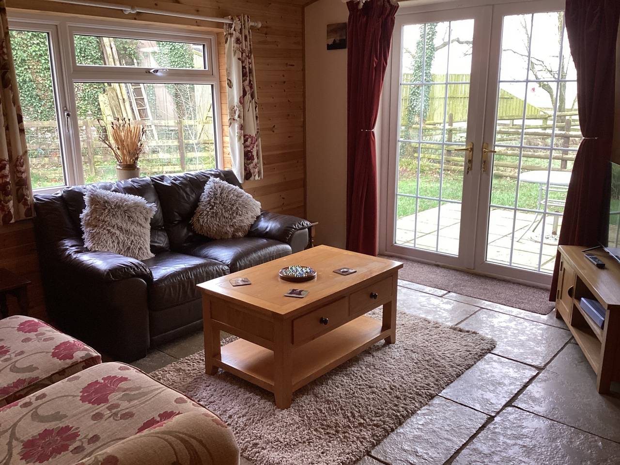 1 Bed Lodge-Sleeps 4-Pet Friendly-Free Parking in Herefordshire