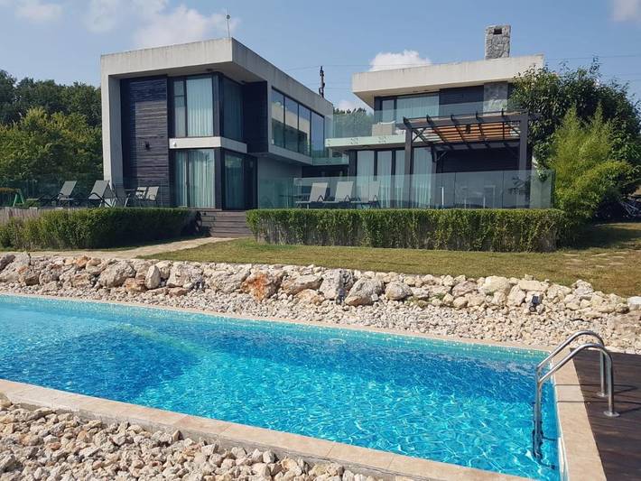 Villa pour 15 personnes, avec Balcon et Terrasse ainsi que Jardin et Piscine en Bulgarie