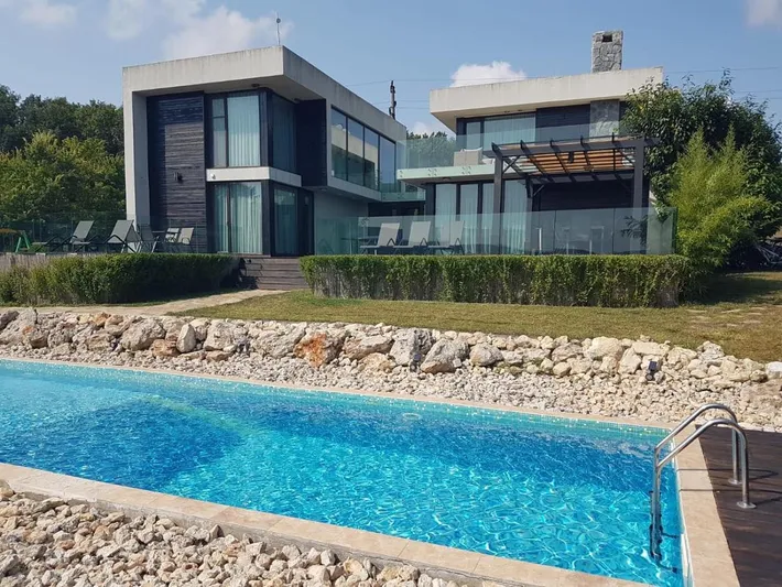 Villa pour 15 personnes, avec piscine et sauna ainsi que jardin et vue - 1