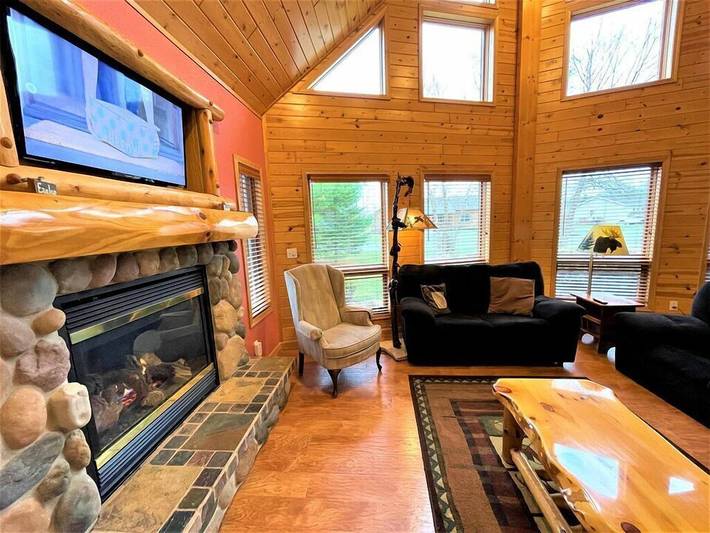 Vacation rental for 16 people, with hot tub and balcony as well as pool in Wisconsin