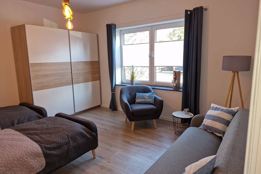 Ganze Wohnung, Ruhig gelegene Ferienwohnung mit Garten in Kieler Förde, Kronshagen
