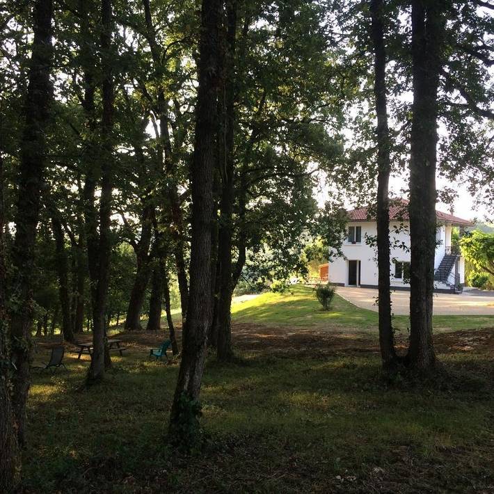 Gîte pour 6 personnes, avec Balcon et Terrasse ainsi que Jardin et Vue à Puycornet
