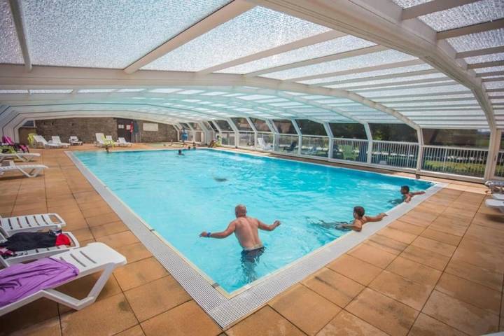 Tente pour 4 personnes, avec bassin pour enfant dans le Lot
