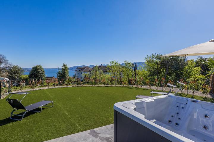 Ferienwohnung für 14 Personen, mit Whirlpool und Terrasse sowie Garten in Lago Maggiore (Piemont) - 2