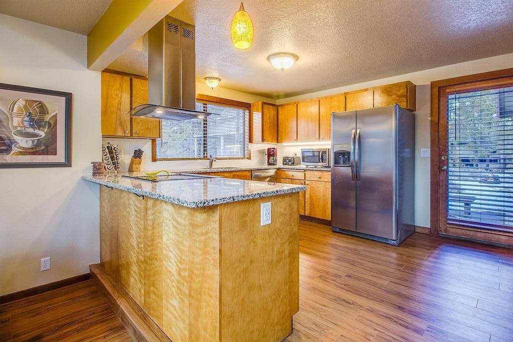 2 Bedroom Getaway mit A / C, 2 Ebenen, in der Nähe von Deschutes River, Whirlpool - Yelr 13 in Sunriver, Deschutes County