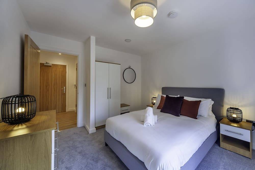 Entire apartment, Large Balcony | 2Br, 3 Storey near Central Ashford in Ashford, Ashford region