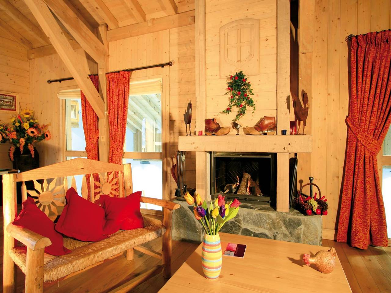 Atemberaubendes Bergchalet mit beheiztem Pool in Samoëns, Region Bonneville