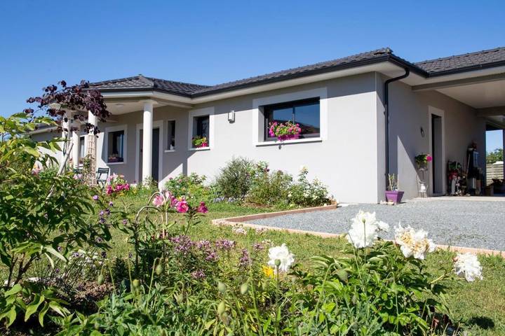Chambre d’hôte pour 3 personnes, avec vue et jardin