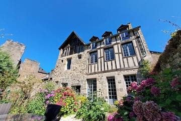 Gîte pour 5 personnes, avec jardin à Lanvallay