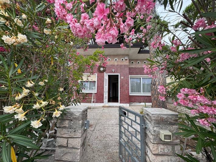 Villa für 7 Personen, mit Balkon und Garten sowie Ausblick in Lido di Jesolo