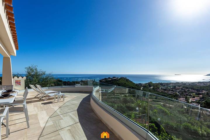 Villa per 8 persone, con vista oceano e giardino a Costa Rei